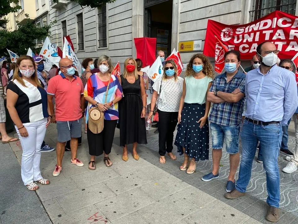 La delegada del Gobierno, Ainoa Qui&ntilde;ones, con los trabajadores de Digitex