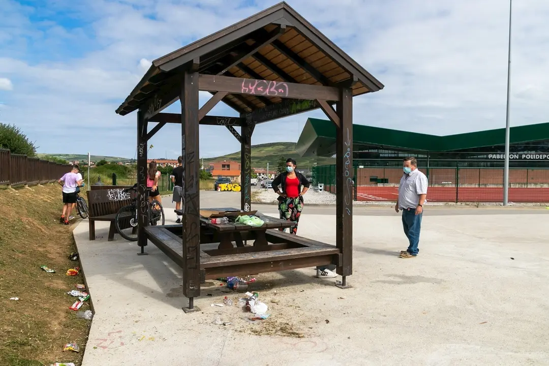 Da&ntilde;os causados en el parque de Requejada