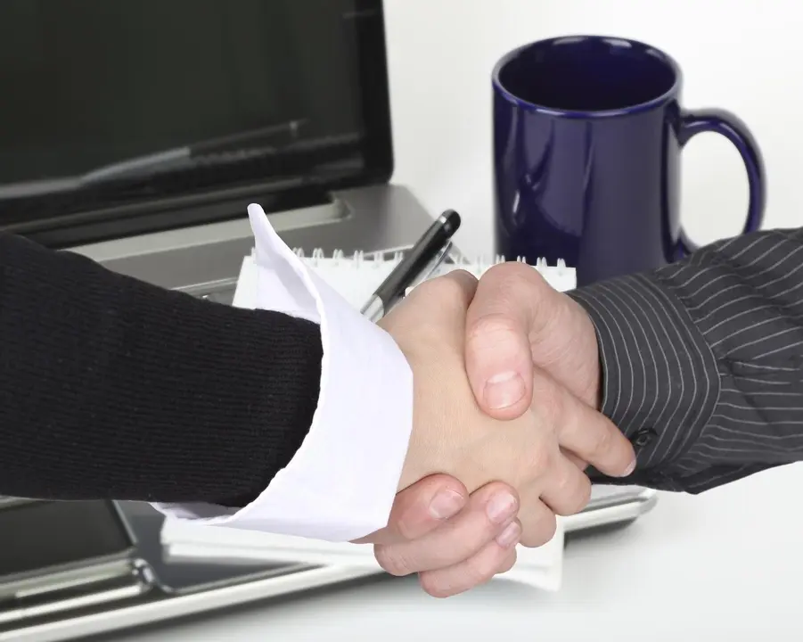 Con la llegada del verano se disparan las ofertas de trabajo para reforzar las plantillas. Gran parte de dichas convocatorias se dan en la hosteler&iacute;a y el turismo, ya que son &aacute;mbitos cuyo nivel de actividad se eleva considerablemente en estos meses, por l