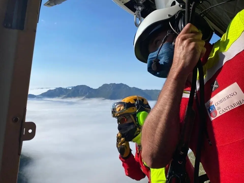 Rescate senderistas en helic&oacute;ptero