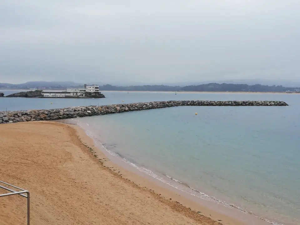 Espig&oacute;n de la playa de la Magdalena