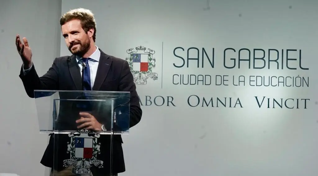 El presidente del PP, Pablo Casado, durante su intervenci&oacute;n en la VIII Edici&oacute;n del curso de verano 'Prensa y Poder', organizado por el Colegio San Gabriel, en Aranda del Duero (Burgos).