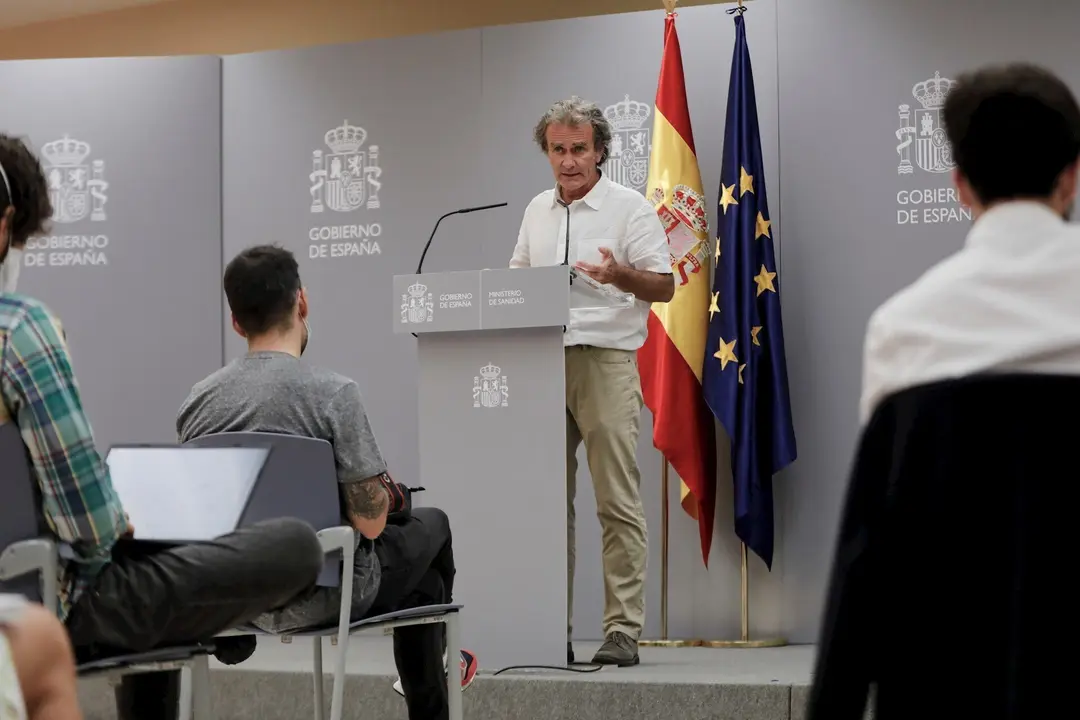 El director del Centro de Coordinaci&oacute;n de Alertas y Emergencias Sanitarias (CCAES), Fernando Sim&oacute;n, durante una rueda de prensa para informar de la evoluci&oacute;n de la COVID-19, en el Ministerio de Sanidad, en Madrid (Espa&ntilde;a), a 27 de julio de 2020.