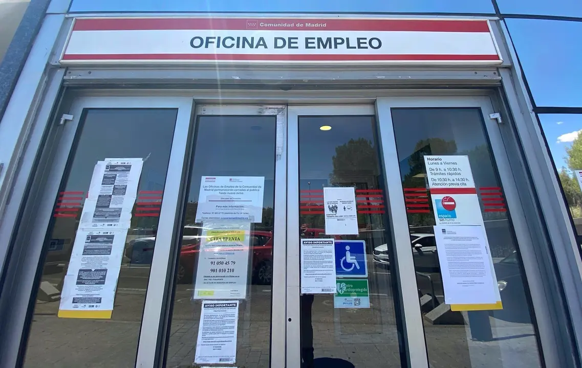 Entrada a una oficina del SEPE en Madrid