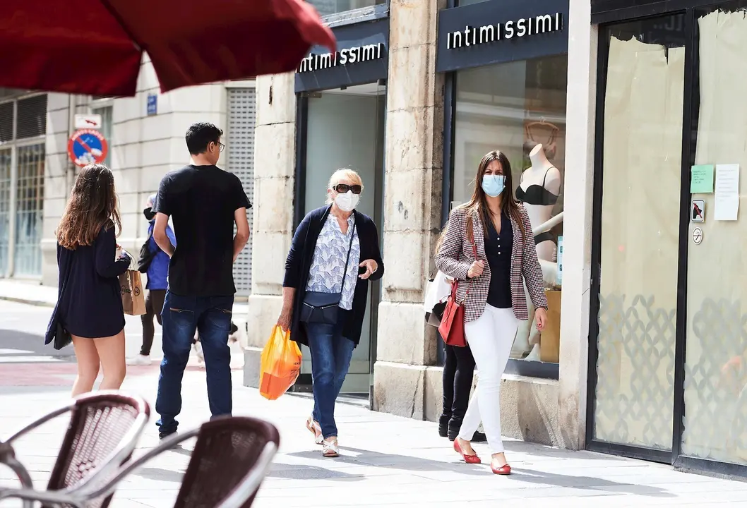 Transe&uacute;ntes pasean por calles de Santander