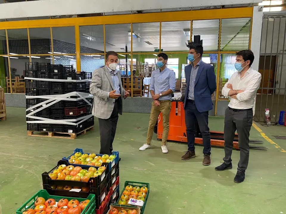 Pedro Casares y Daniel Fern&aacute;ndez visitan Mercasantander