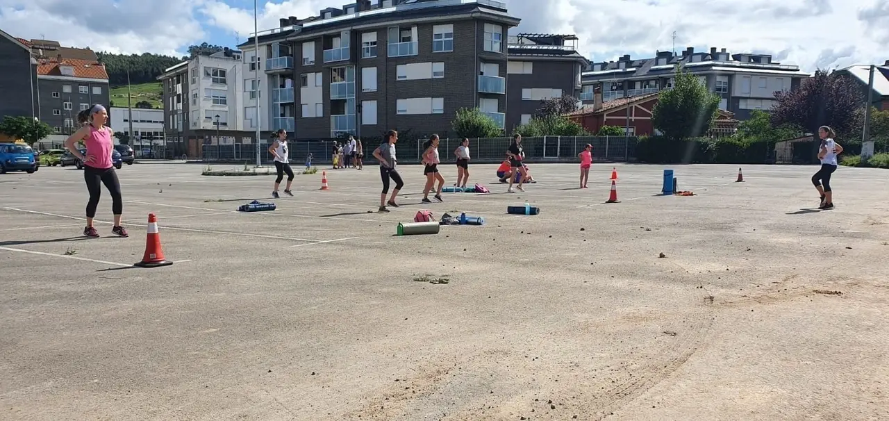 Clase gratis de zumba al aire libre en Pi&eacute;lagos