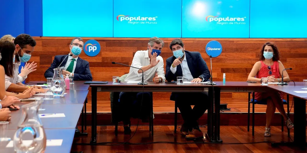 Jornadas de alcaldes PP celebrada en Murcia. Asiste el alcalde de Murcia, Jos&eacute; Ballesta; el vicesecretario de Pol&iacute;tica Territorial del PP, Antonio Gonz&aacute;lez Terol; y el presidente de la Comunidad, Fernando L&oacute;pez Miras