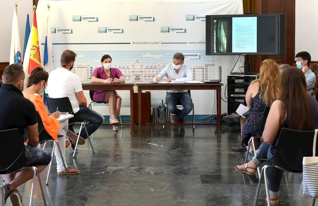 Reuni&oacute;n con los afectados por el derrumbe de Nueva Monta&ntilde;a