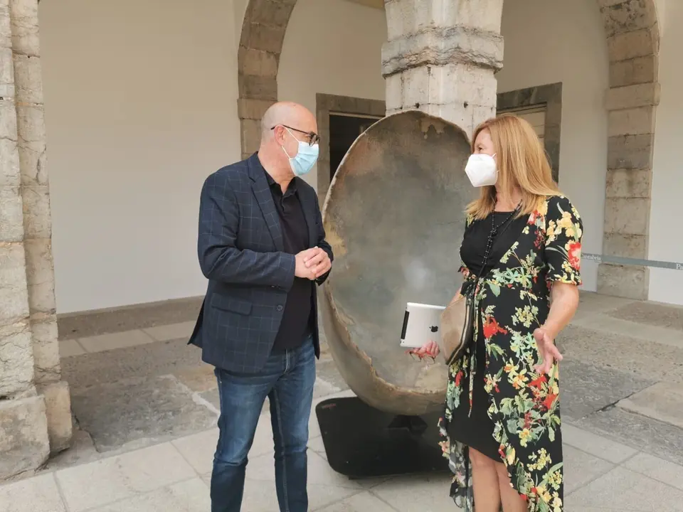 El portavoz parlamentario de Ciudadanos (Cs) Cantabria, F&eacute;lix &Aacute;lvarez, con la presidenta de ATA Cantabria, Ana Cabrero