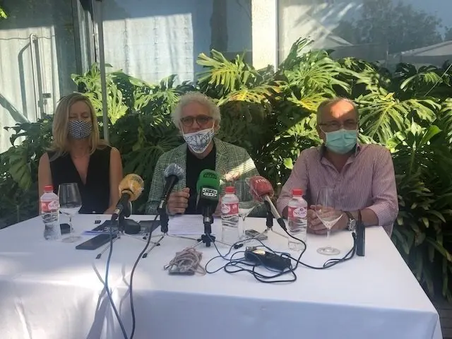 Representantes de la AEHC en la rueda de prensa