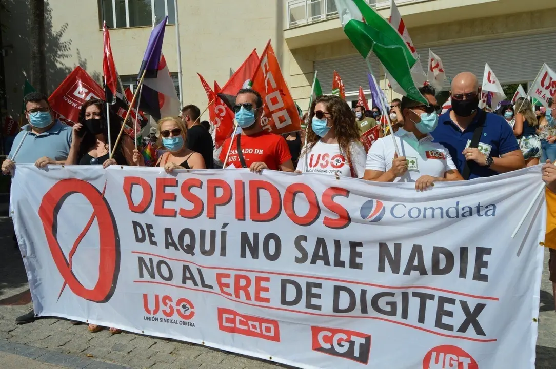 Concentraci&oacute;n frente a Subdelegaci&oacute;n contra el ERE en Comdata, antigua Digitex