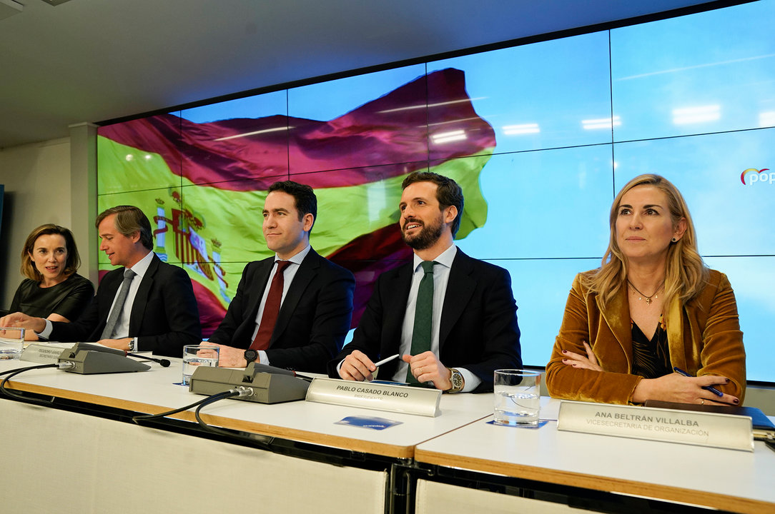 El presidente del PP, Pablo Casado, con varios de sus vicesecretarios del partido. En Madrid (España), a 13 de enero de 2020.