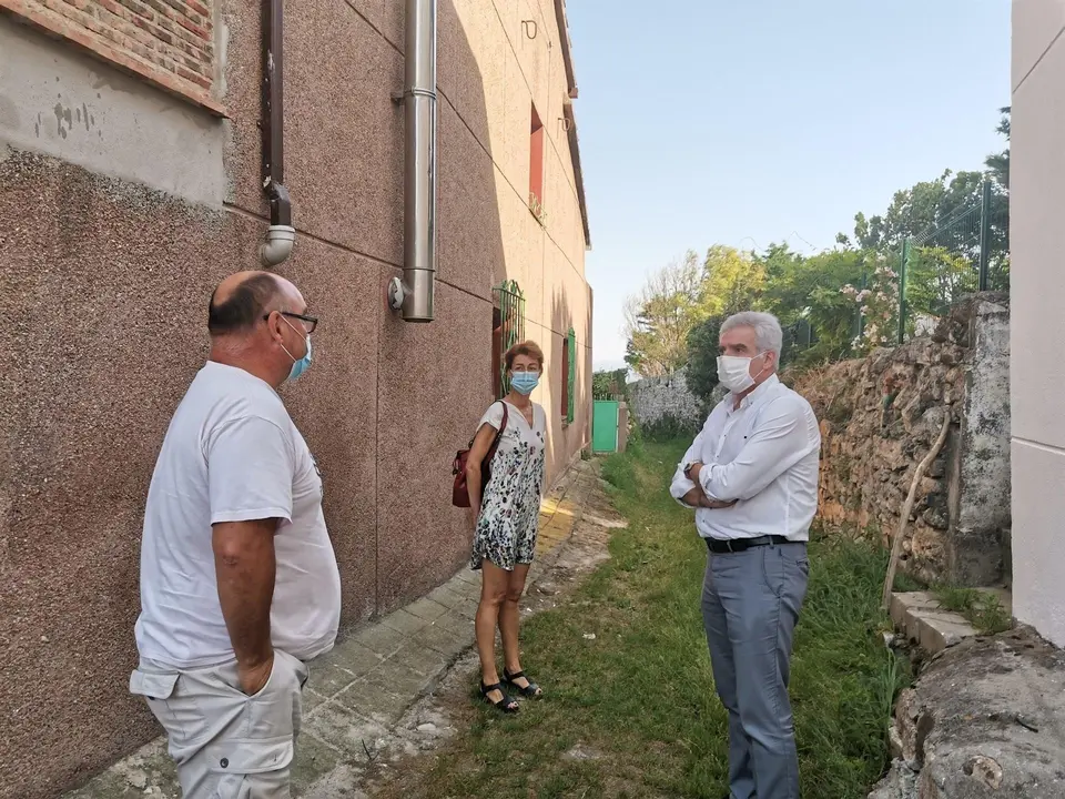El portavoz regionalista en el Ayuntamiento de Santander, Jos&eacute; Mar&iacute;a Fuentes Pila, visita la calle Jes&uacute;s Otero