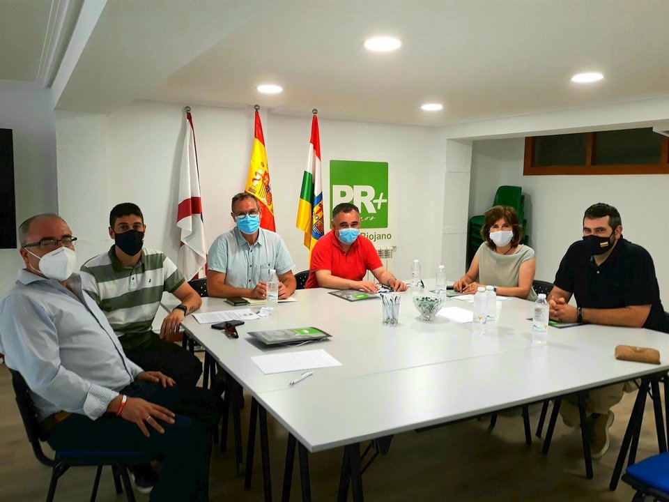 Reunión Partido Riojano, con su presidente a la cabeza, Rubén Antoñanzas, con el senador del PRC José Miguel Fernández