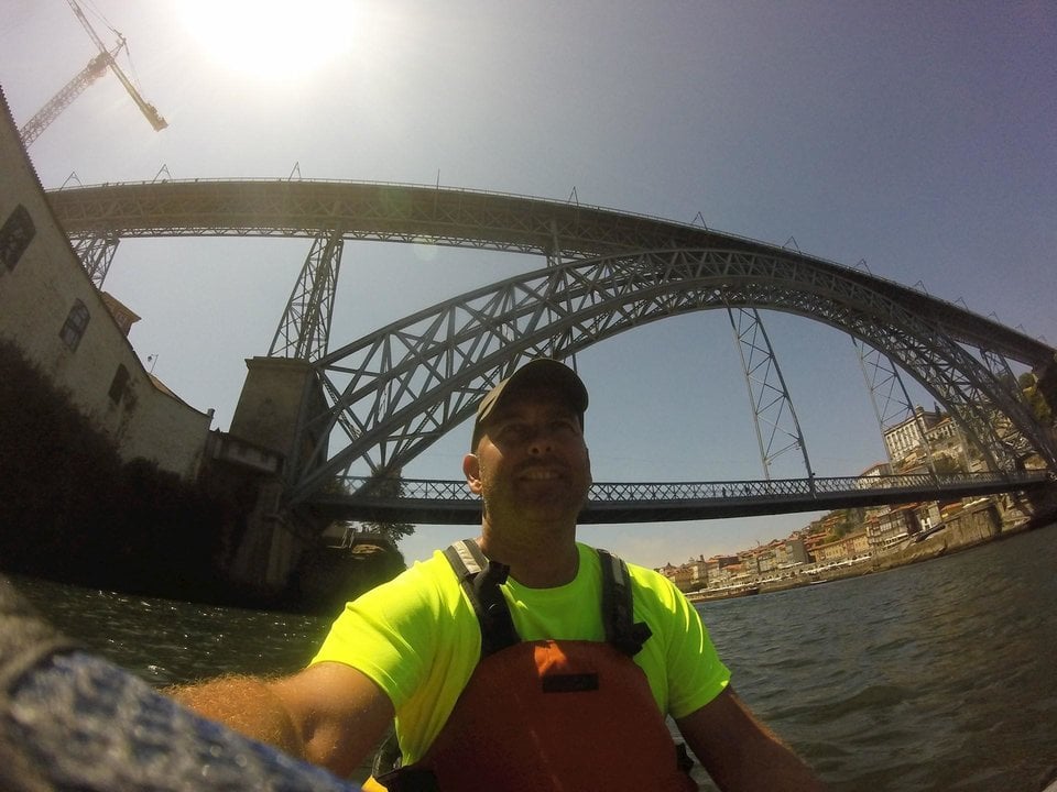 Rubén Pérez realiza la travesía en kayak del río Duero