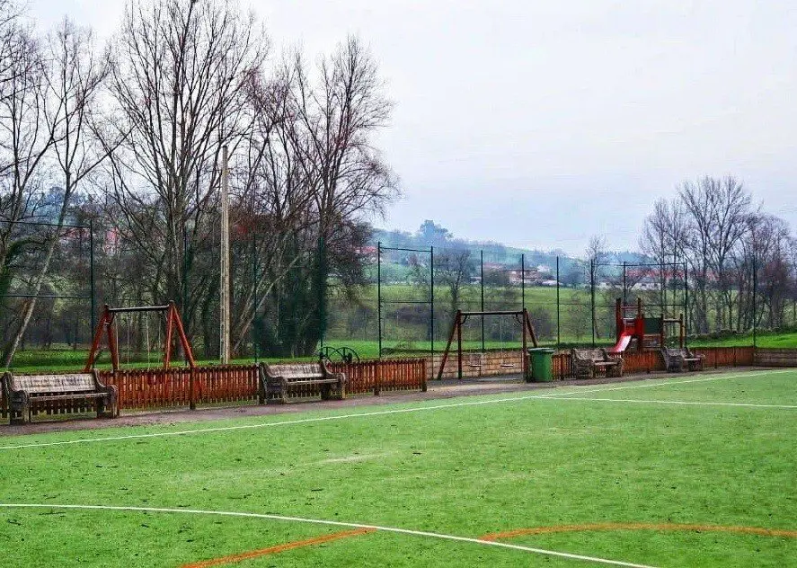 Parque Infantil en Hazas de Cesto