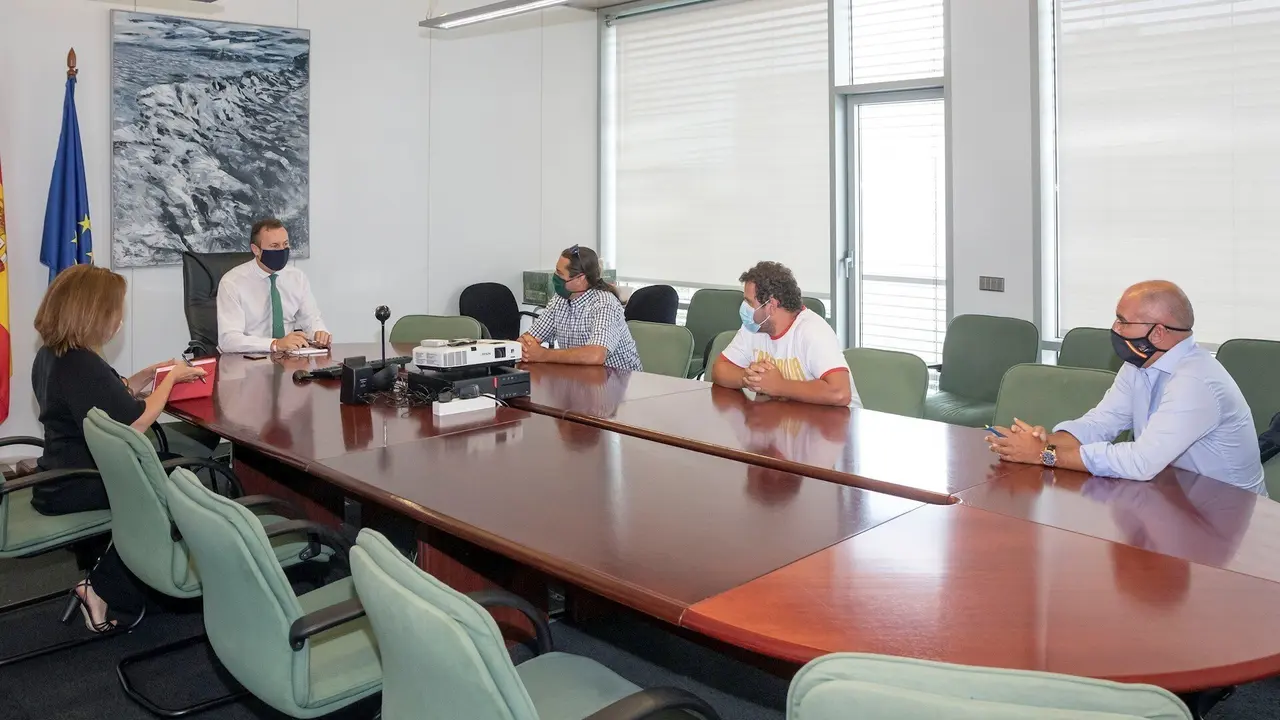 Reuni&oacute;n consejero y jardineros