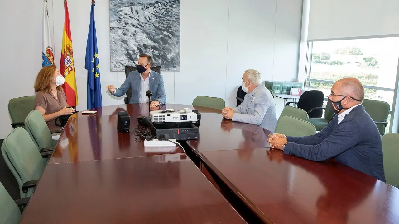 Reuni&oacute;n del consejero de Desarrollo Rural, Guillermo Blanco, con la asociaci&oacute;n de floristas