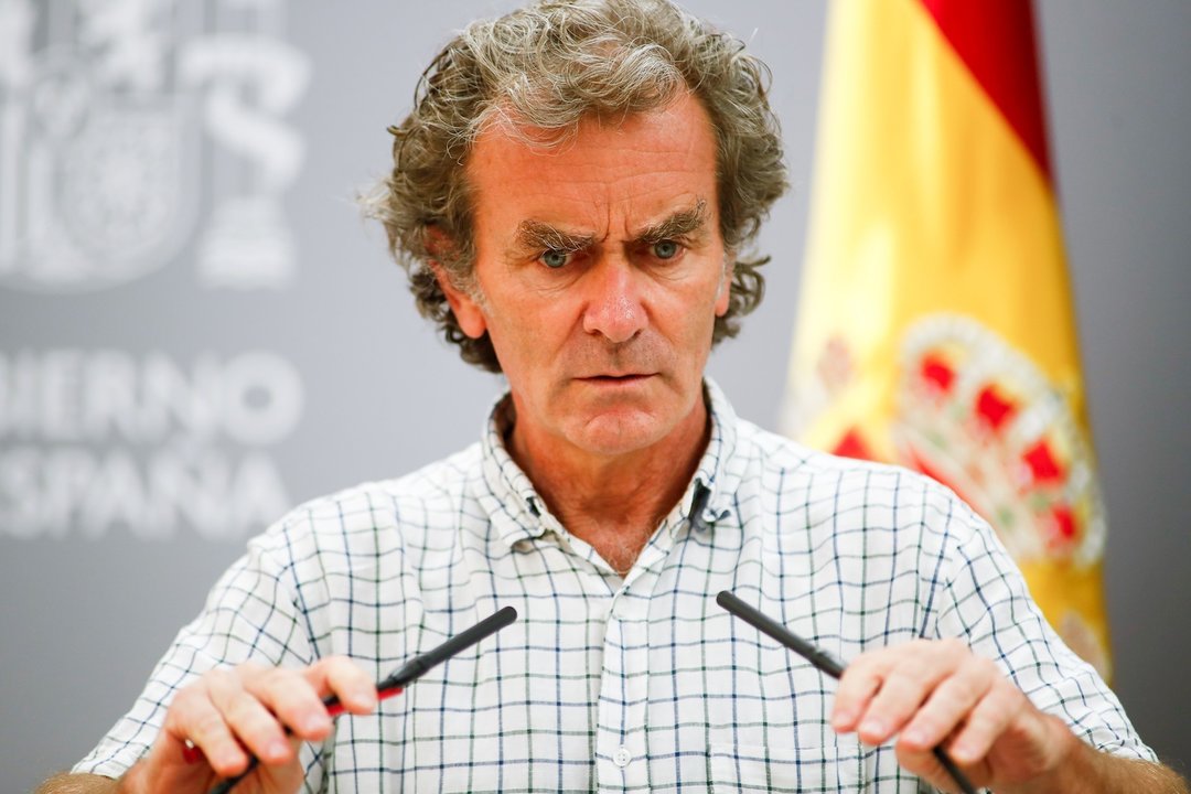 El director del Centro de Coordinación de Alertas y Emergencias Sanitarias, Fernando Simón, ofrece una rueda de prensa donde ha informado de 2.935 nuevos casos de COVID-19, en la Sede del Ministerio de Sanidad, en Madrid (España) a 10 de agosto de 2020.