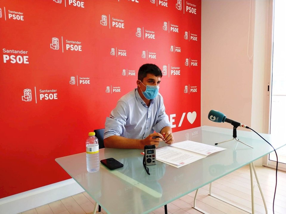 El portavoz del PSOE en el Ayuntamiento de Santander, Daniel Fernández