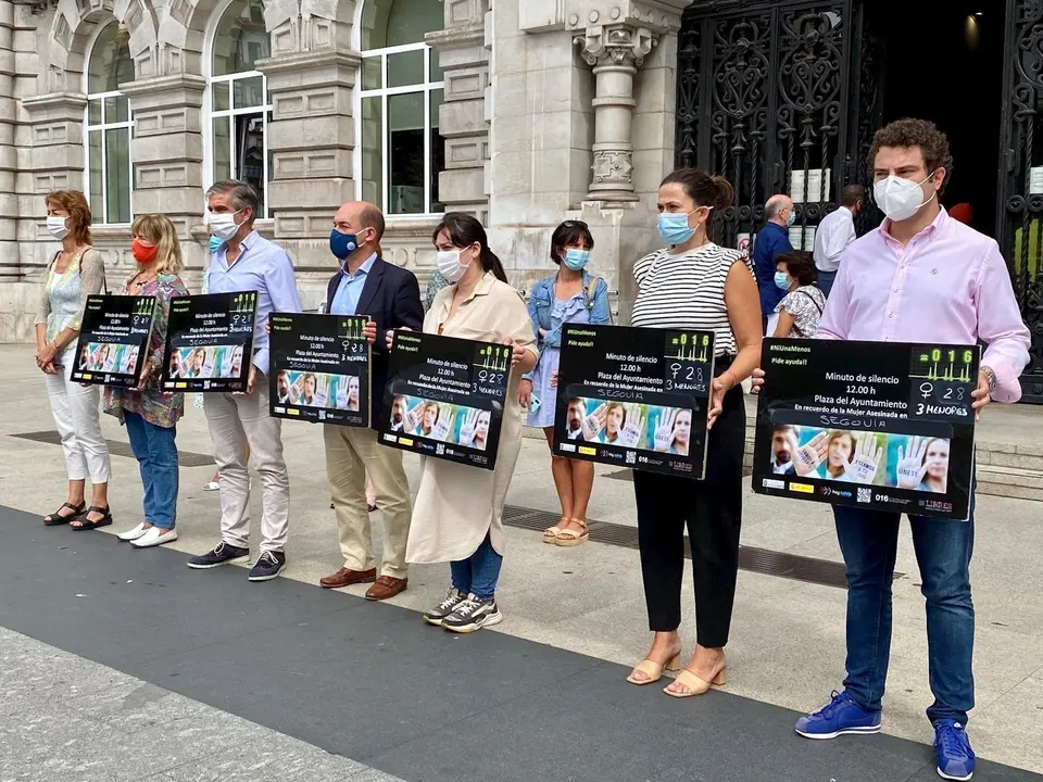 Minuto de silencio por v&iacute;ctima violencia machista