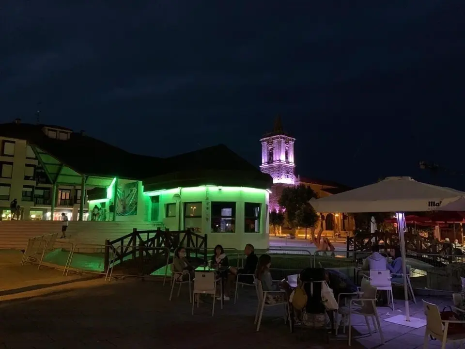 Vista noctuna de Noja