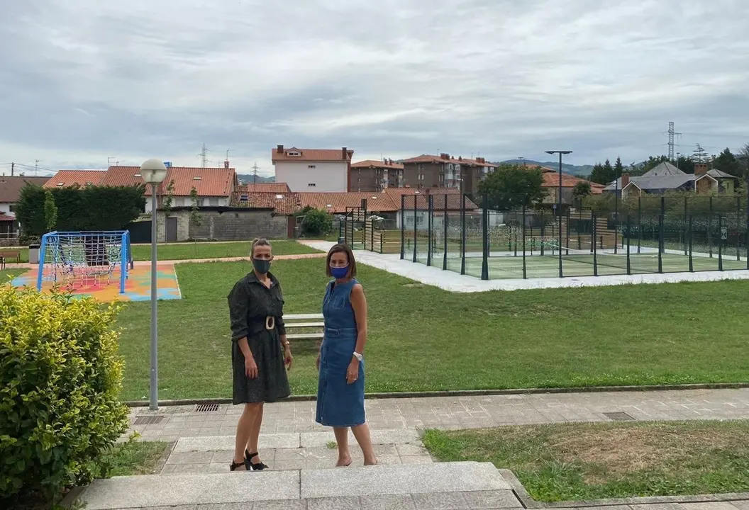 Concejales PP en pistas p&aacute;del de Ganzo