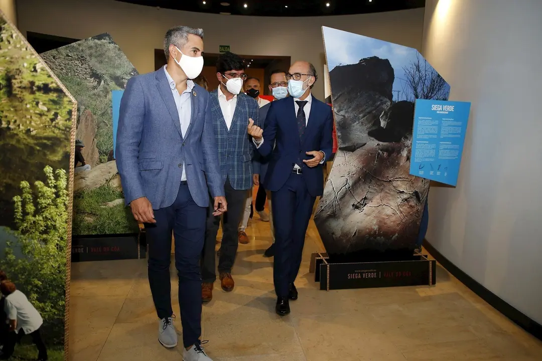 11:00 Horas. Mupac  El Vicepresidente Y Consejero De Universidades, Igualdad, Cultura Y Deporte, Pablo Zuloaga, Acompa&ntilde;ado Del Consejero De Cultura De Castilla Y Le&oacute;n, Javier Ortega, Inauguran La Exposici&oacute;n La Estaci&oacute;n De Arte Paleol&iacute;tico De Vale Do C&ocirc;a-