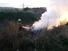 Veh&iacute;culo incendiado en Bareyo