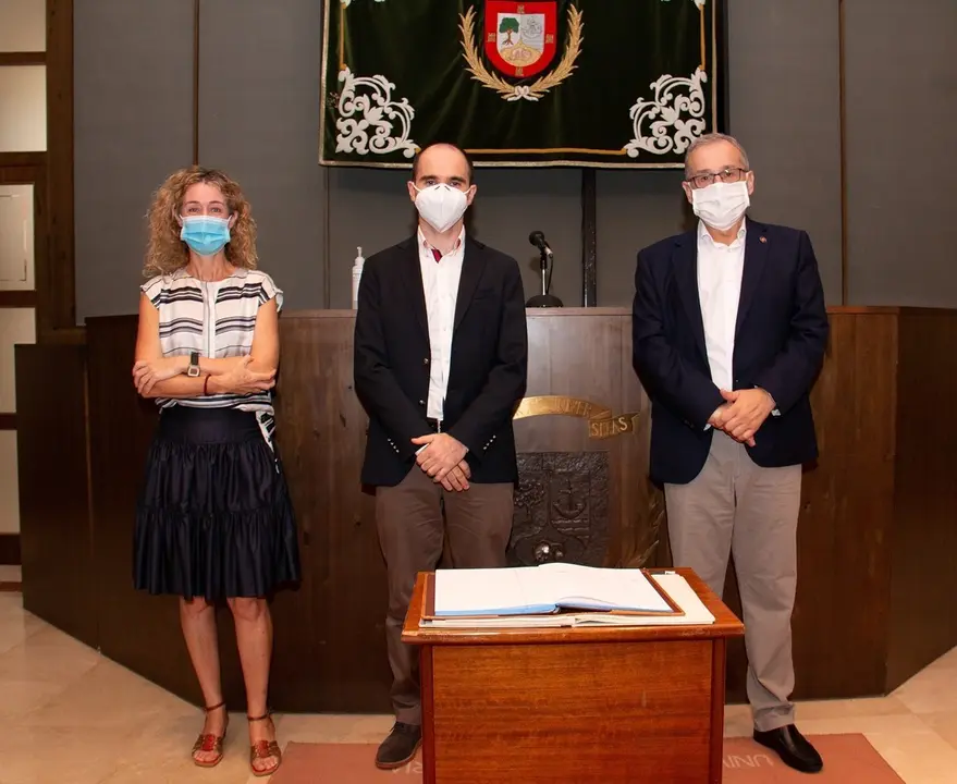 Nota Uc Alberto Arroyo Toma Posesi&oacute;n Como Director Del Departamento De Ingenier&iacute;a El&eacute;ctrica Y Energ&eacute;tica De La Uc