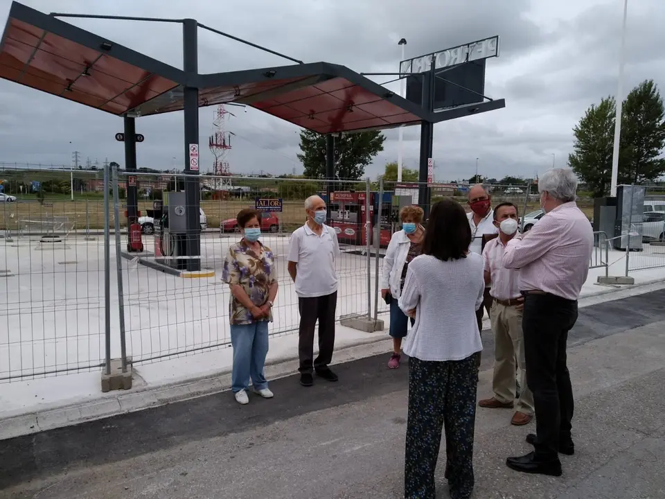 Fuentes Pila con vecinos de Pe&ntilde;acastillo