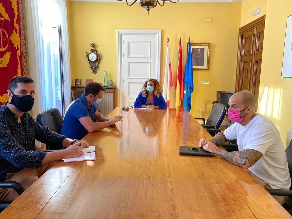 Empresarios del ocio nocturno de Cantabria se re&uacute;nen con la delegada del Gobierno