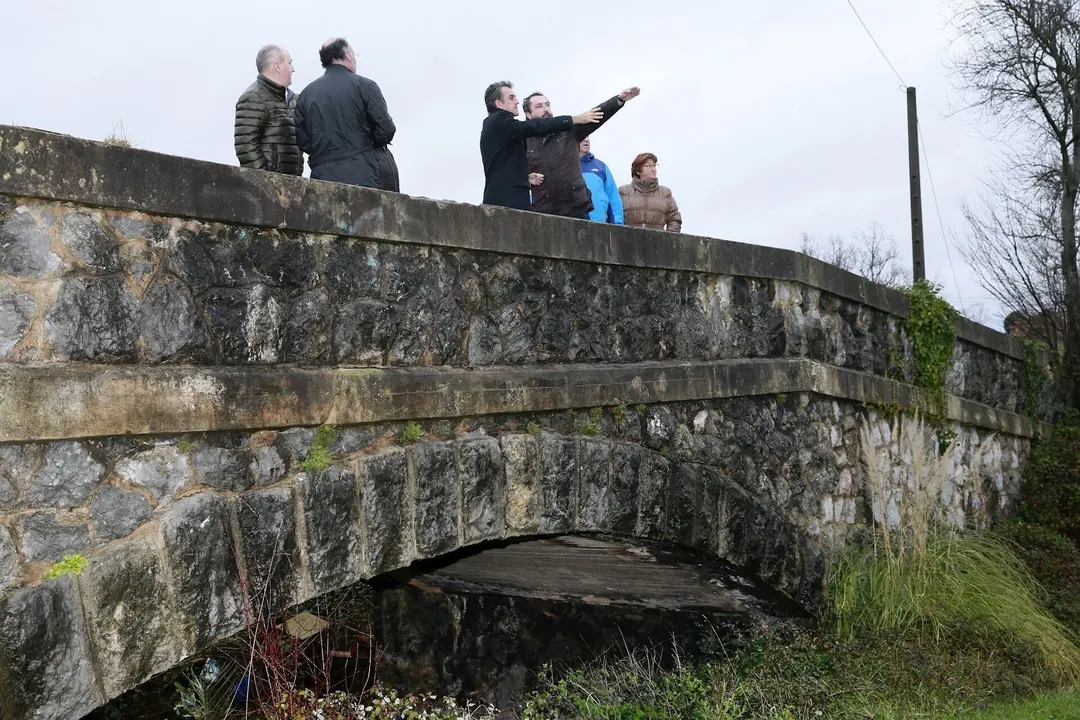 10:00Parque De La Naturaleza De Cab&aacute;rceno El Consejero De Innovaci&oacute;n, Industria, Turismo Y Comercio, Francisco Mart&iacute;n, Se Re&uacute;ne Con El Alcalde De Penagos, Jos&eacute; Carlos Lav&iacute;n. Nacho Romero 10 Ene 17