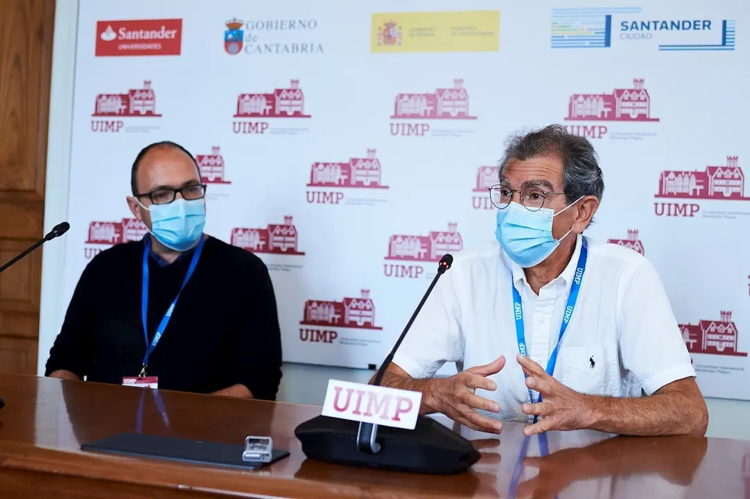 El presidente de la Asociaci&oacute;n Espa&ntilde;ola de Neuropsiquiatr&iacute;a, Mikel Mun&aacute;rriz, y el profesor titular de Historia de la Ciencia en la Universitat de Valencia, Enrique Novella