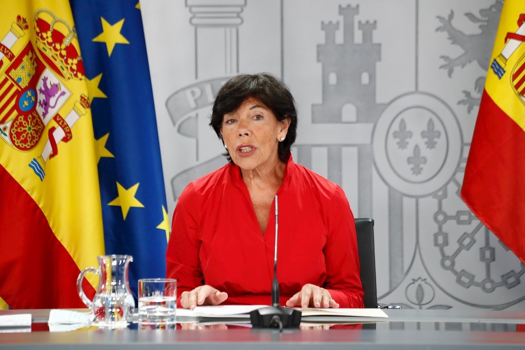 La ministra de Educación y Formación Profesional, Isabel Celaá, interviene durante una comparecencia ante los medios tras la Conferencia multisectorial. En Madrid, (España), a 27 de agosto de 2020.