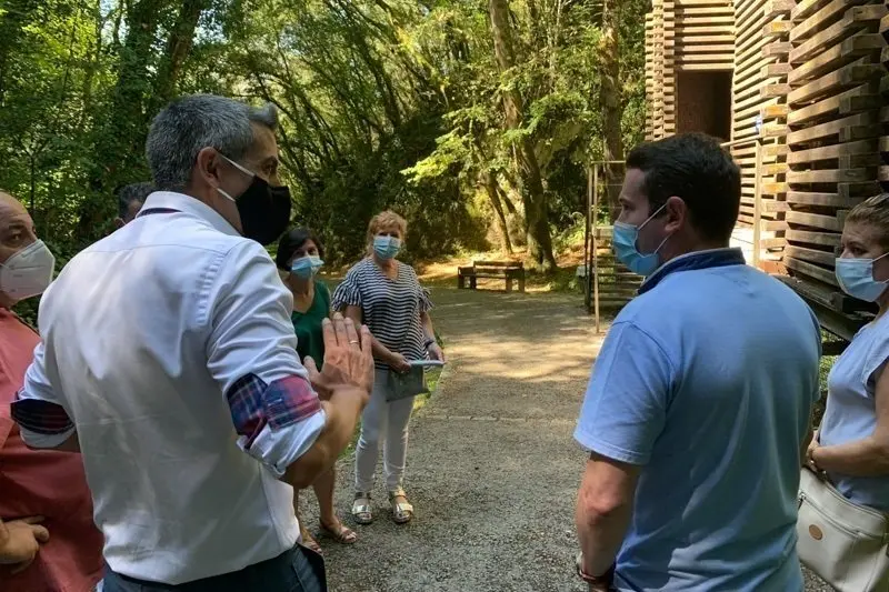 12:30.- Ramales de la Victoria. El vicepresidente y consejero de Universidades, Igualdad, Cultura y Deporte, Pablo Zuloaga, visita las obras de la cueva de Cullalvera y el inicio de las obras de Covalanas. 25 de agosto de 2020 &copy; Ra&uacute;l Lucio