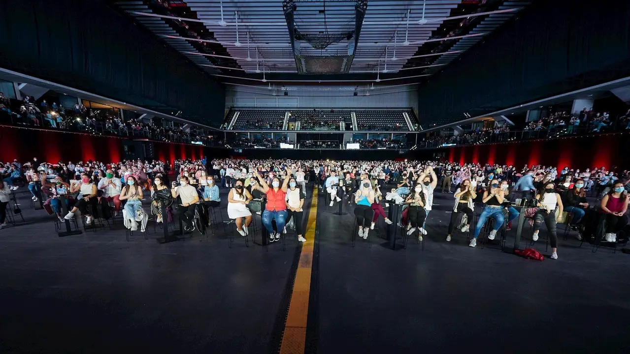 Asistentes al concierto de Lola &Iacute;ndigo en el pabell&oacute;n Navarra Arena este fin de semana