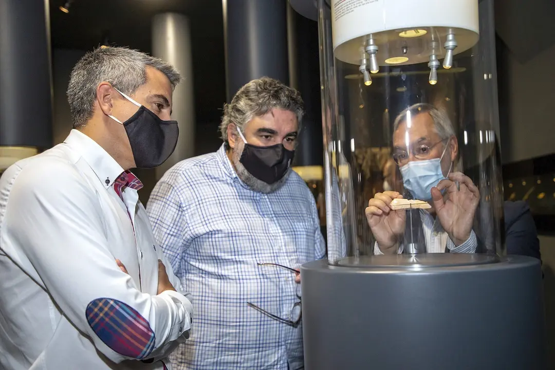 Zuloaga con el ministro de Cultura en el MUPAC