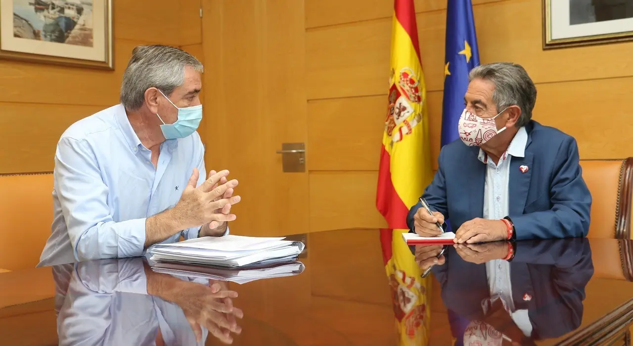 Despacho Del Presidenteel Presidente De Cantabria, Miguel &Aacute;ngel Revilla, Recibe Al Alcalde De Suances, Andr&eacute;s Ruiz Moya.1 Septiembre 2020