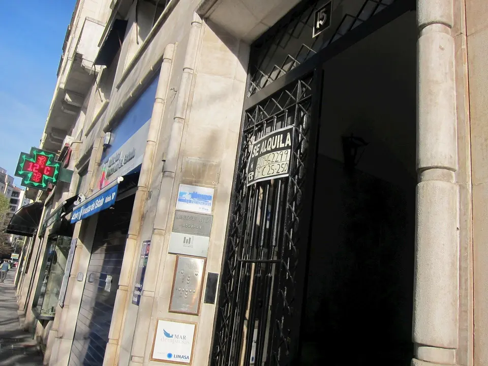 El precio de la vivienda en alquiler baja en agosto en Santander