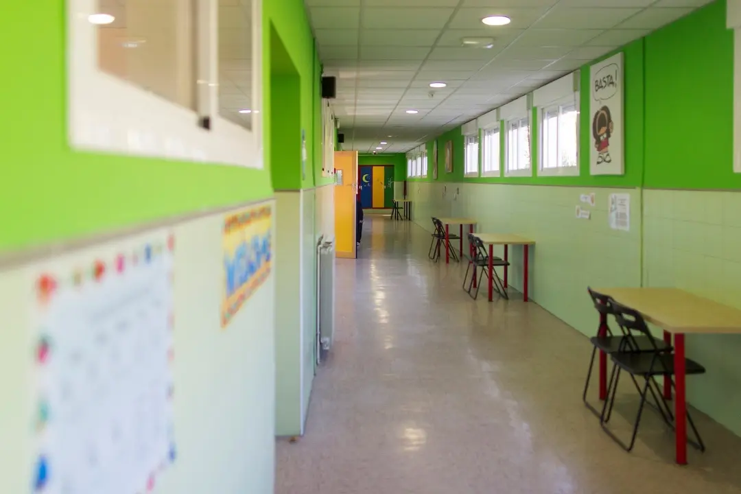 El pasillo de un colegio