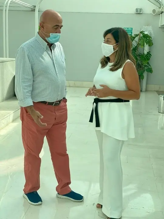 La presidenta del PP, Mar&iacute;a Jos&eacute; S&aacute;enz de Buruaga, con el portavoz de Sanidad del grupo popular, C&eacute;sar Pascual