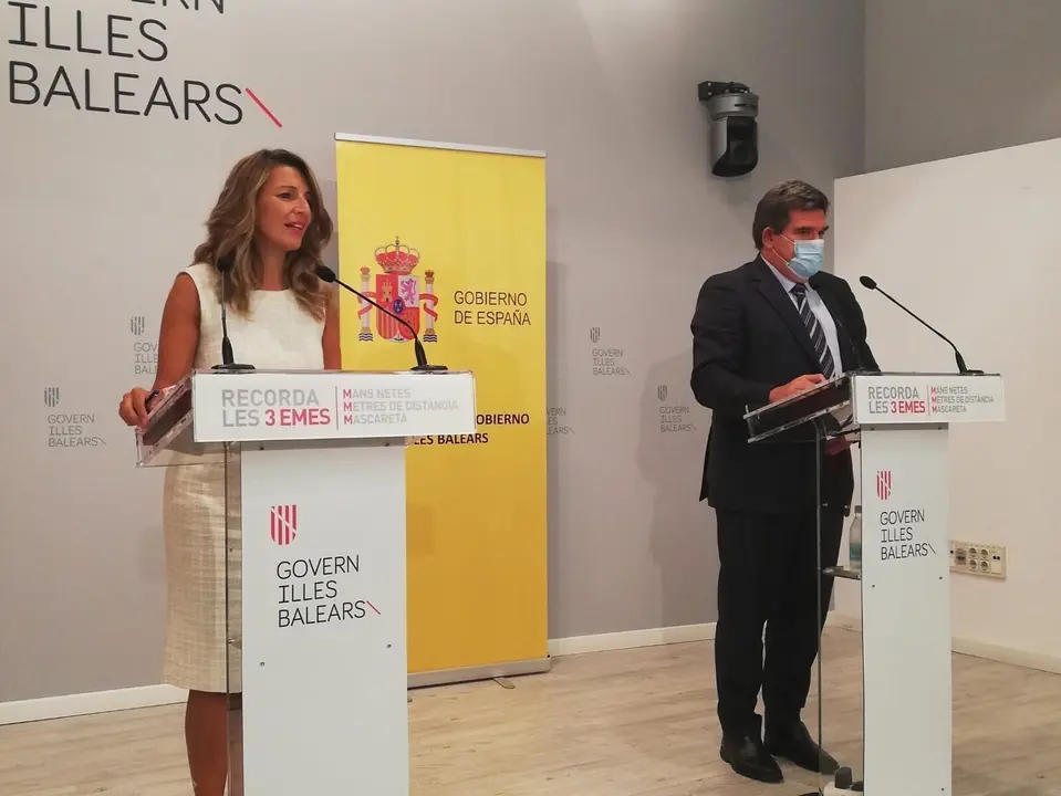 La ministra de Trabajo y Econom&iacute;a Social, Yolanda D&iacute;az, y el ministro de Inclusi&oacute;n, Seguridad Social y Migraciones, Jos&eacute; Luis Escriv&aacute;.