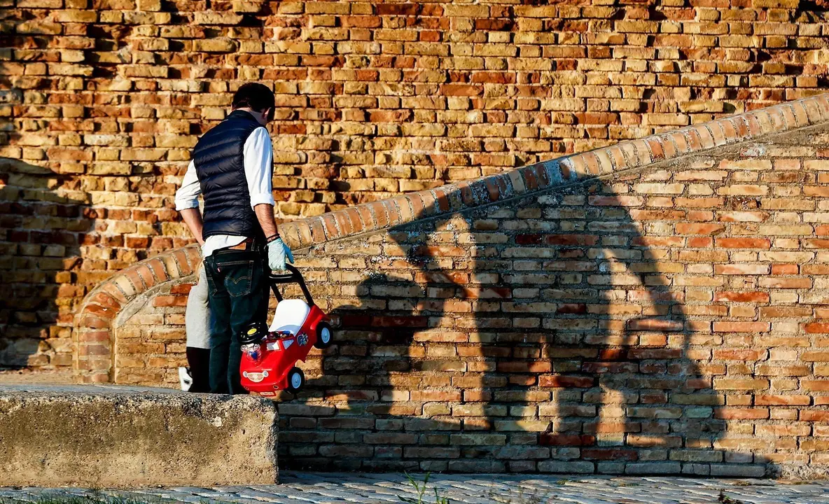Atardecer en el muelle de la sal de Sevilla.