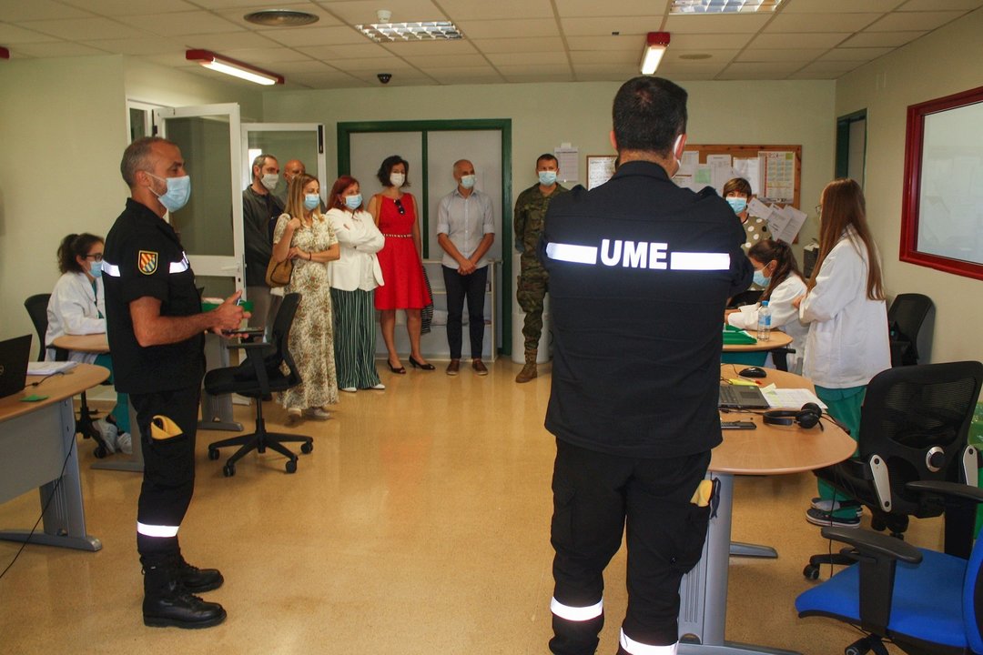 Reunión entre Sanidad y la UME para planificar la labor de los rastreadores en Cantabria