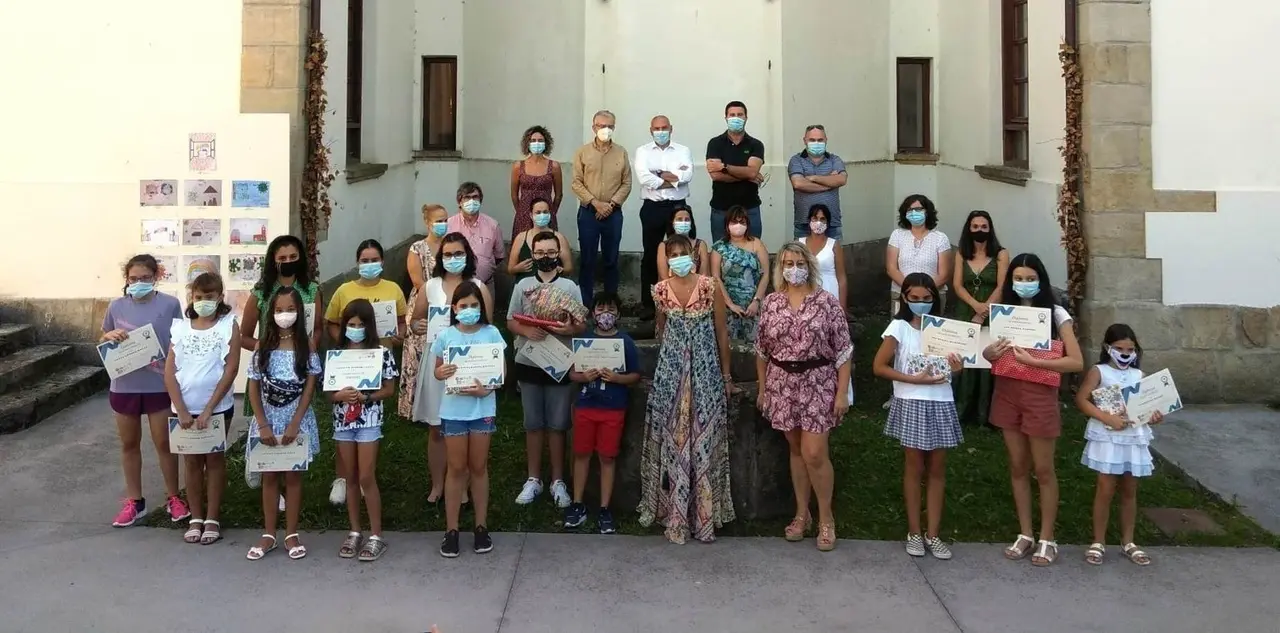 Pi&eacute;lagos entrega los premios del concurso escolar 'S&eacute; responsable y todo saldr&aacute; bien'