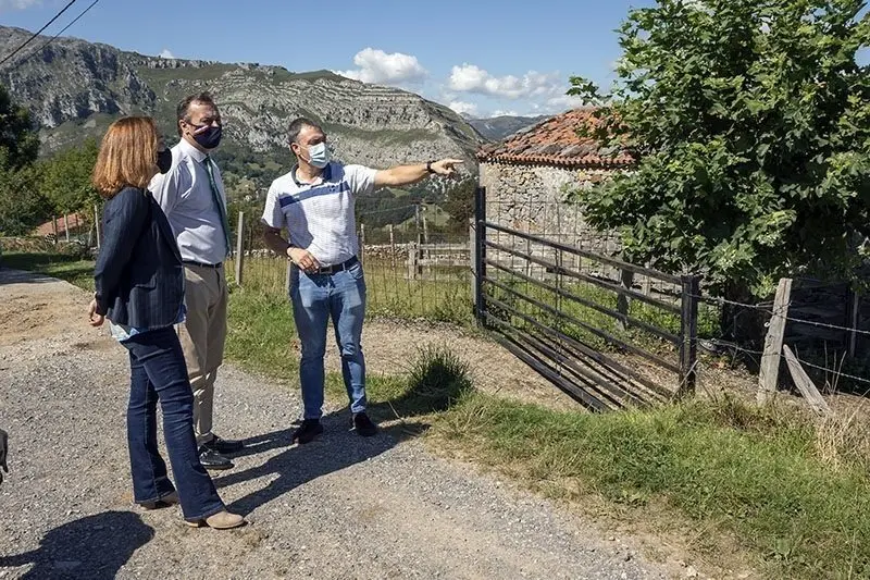 12:30.- Ayuntamiento de Ruesga
El consejero de Desarrollo Rural, Ganader&iacute;a, Pesca, Alimentaci&oacute;n y Medio Ambiente, Guillermo Blanco, visita las actuaciones ejecutadas por su departamento en este municipio.