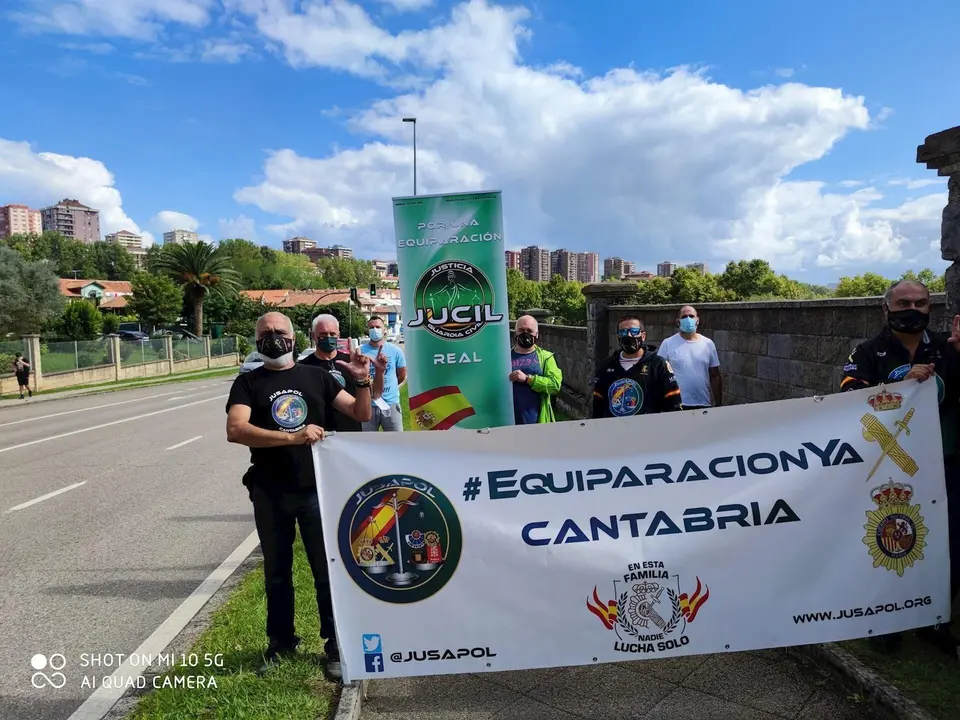 Concentraci&oacute;n en apoyo a los agentes heridos en el Campo de Gibraltar