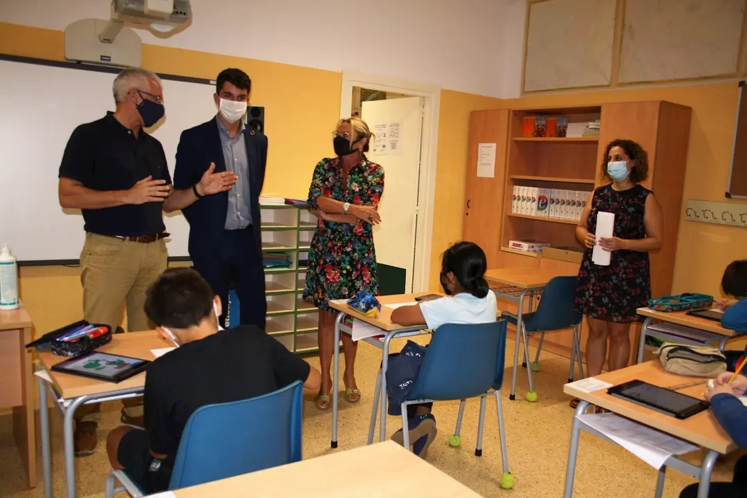 Daniel Fern&aacute;ndez visita el CEIP Mar&iacute;a Sanz de Sautuola,